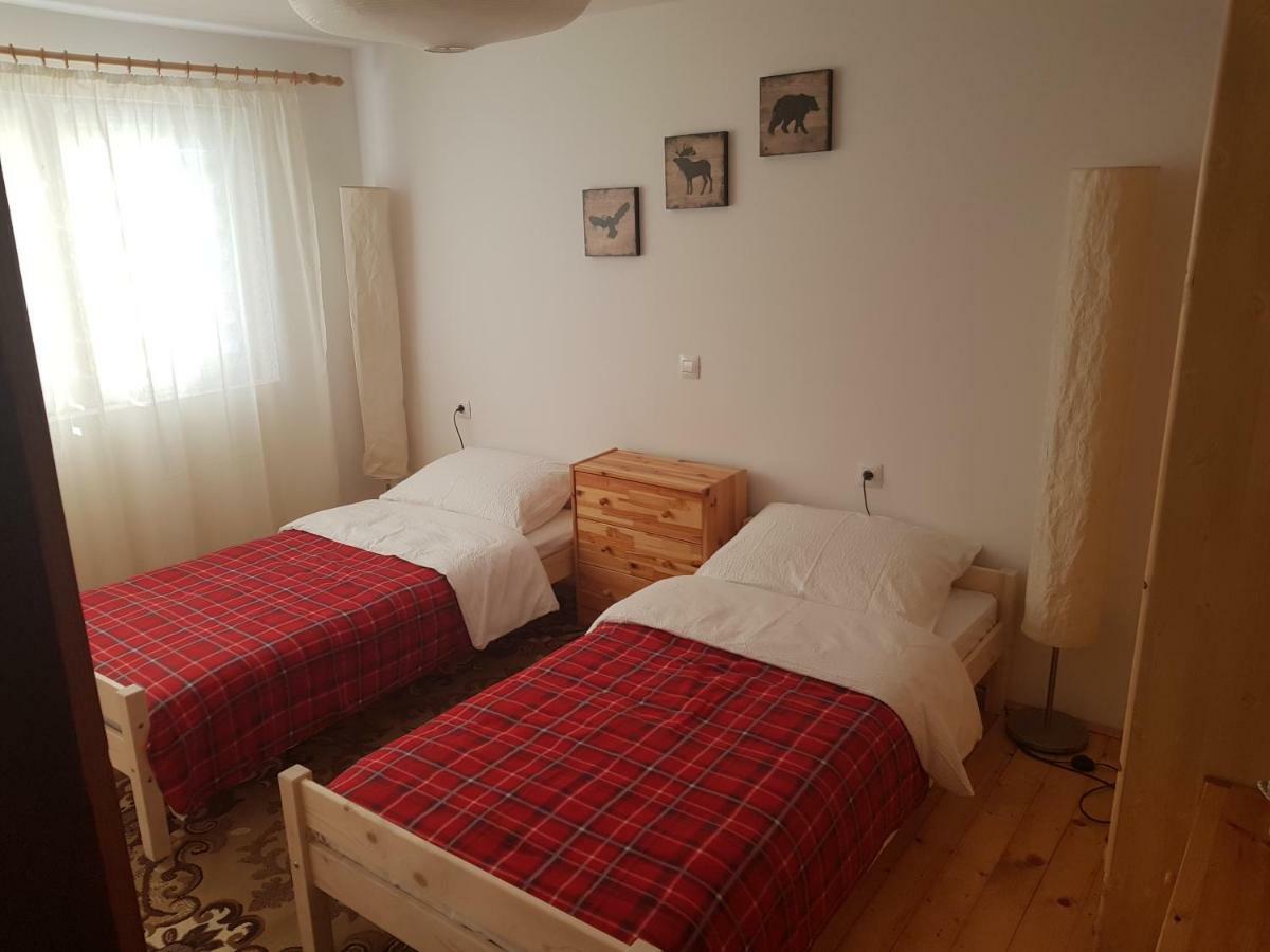 Apartmani Andrej Udbina エクステリア 写真