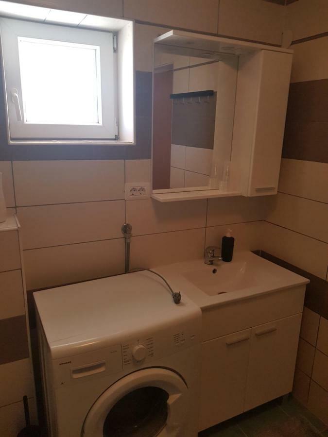 Apartmani Andrej Udbina エクステリア 写真