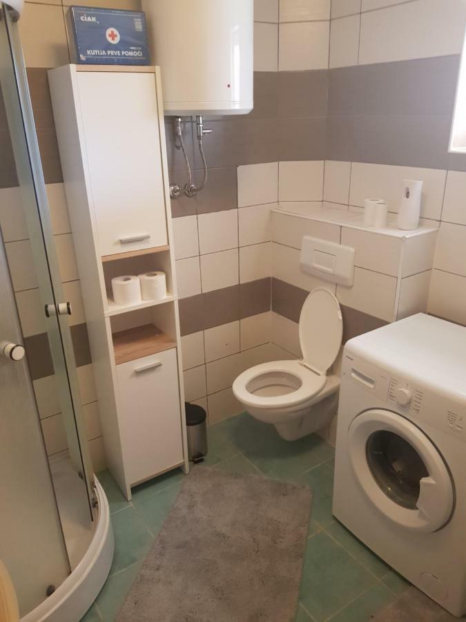 Apartmani Andrej Udbina エクステリア 写真