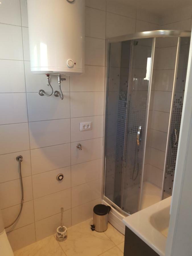 Apartmani Andrej Udbina エクステリア 写真