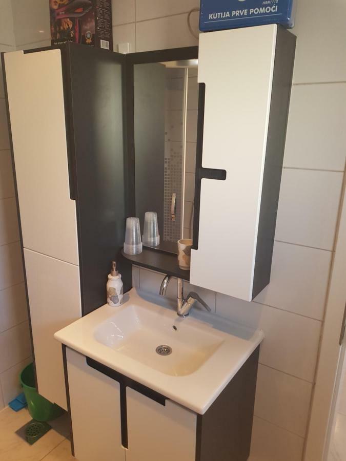 Apartmani Andrej Udbina エクステリア 写真