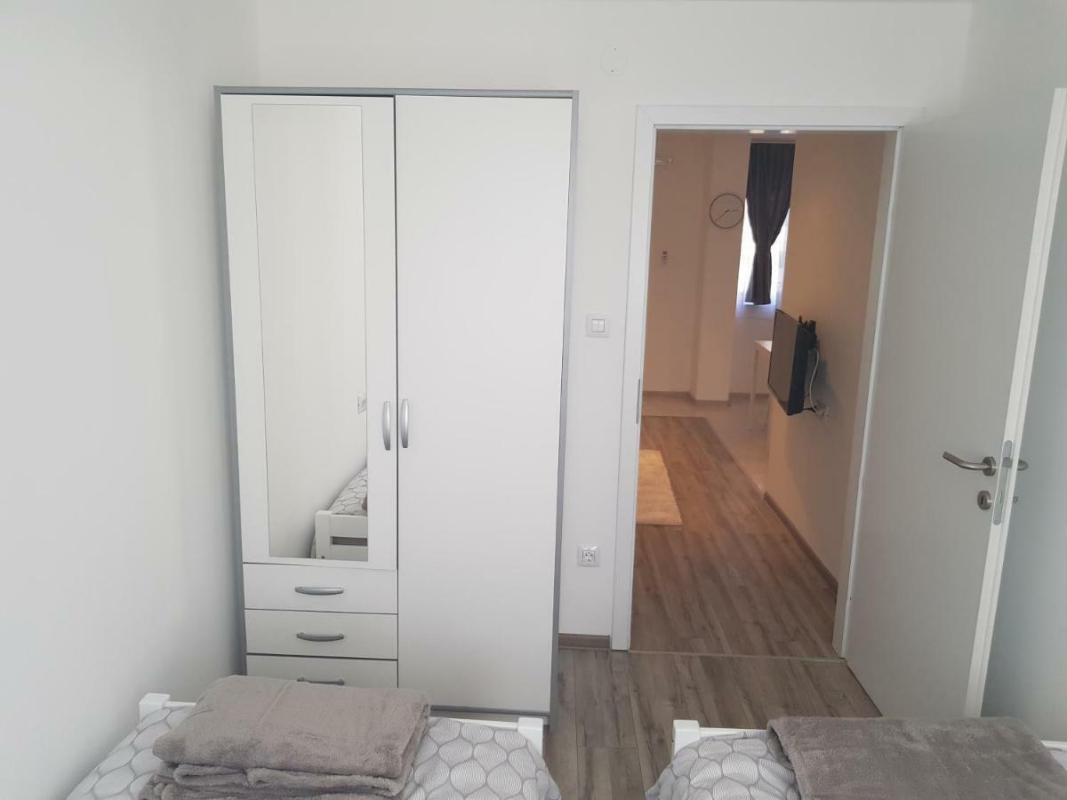 Apartmani Andrej Udbina エクステリア 写真