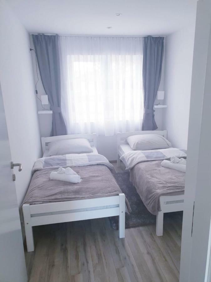 Apartmani Andrej Udbina エクステリア 写真