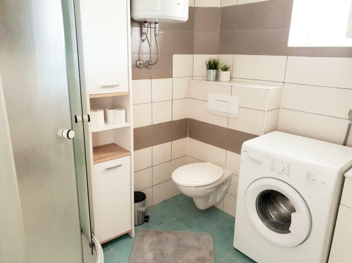 Apartmani Andrej Udbina エクステリア 写真