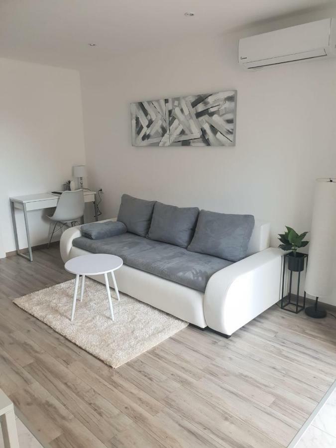 Apartmani Andrej Udbina エクステリア 写真