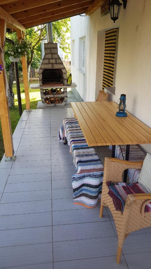 Apartmani Andrej Udbina エクステリア 写真